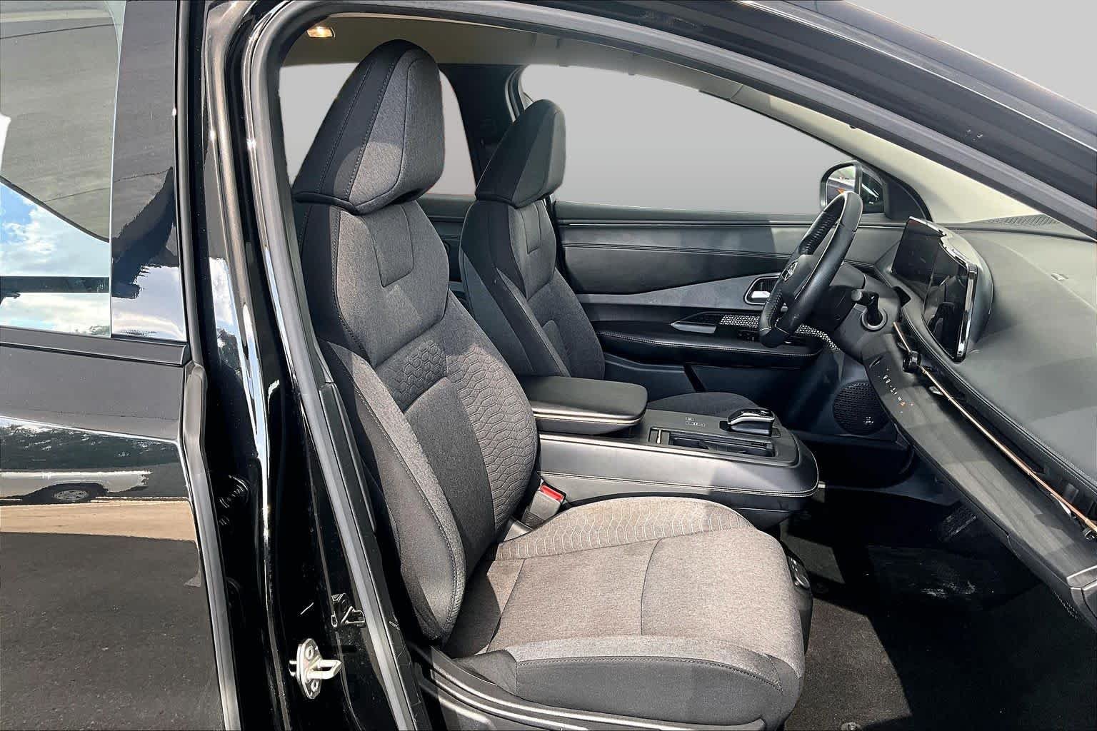 Used 2023 Black Diamond Pearl Nissan VENTURE+ image 8