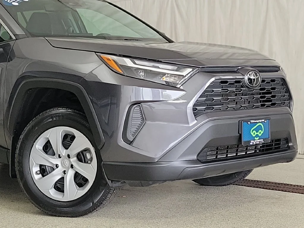 2024 Toyota RAV4 LE - Photo 6