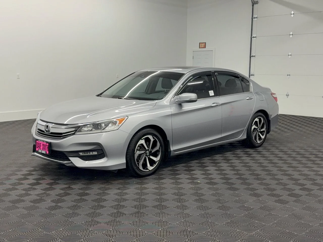 Used 2016 Lunar Silver Metallic Honda EX-L image 1