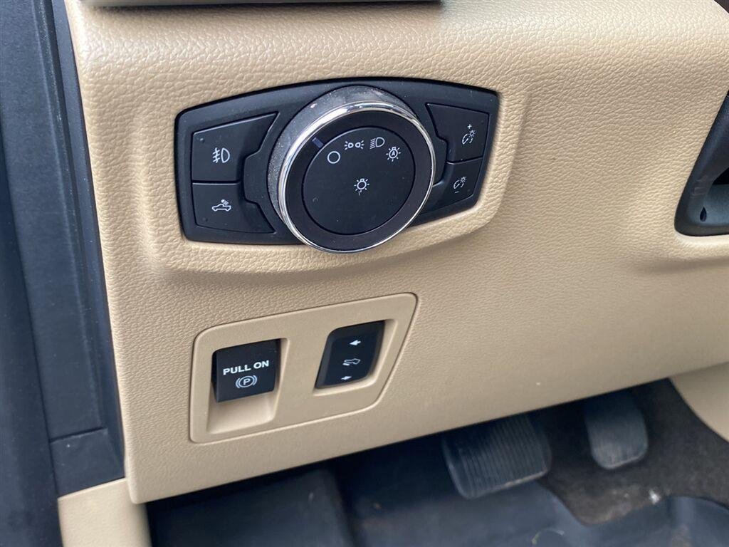 Used 2020 Oxford White Ford LARIAT image 16