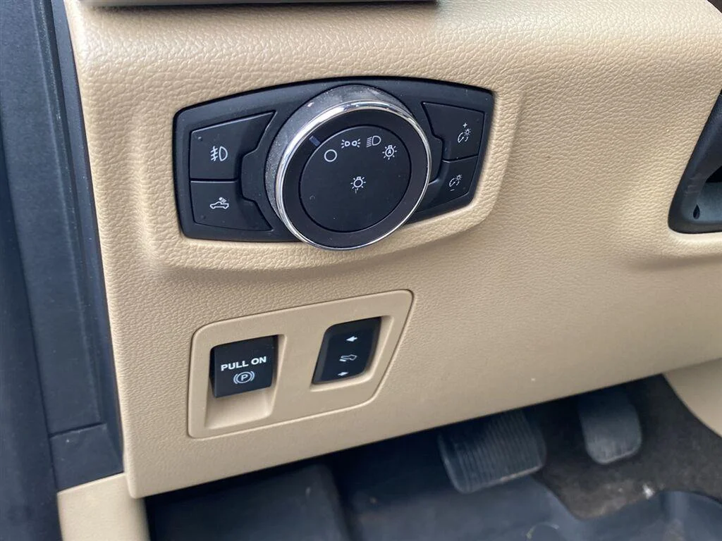 Used 2020 Oxford White Ford LARIAT image 16