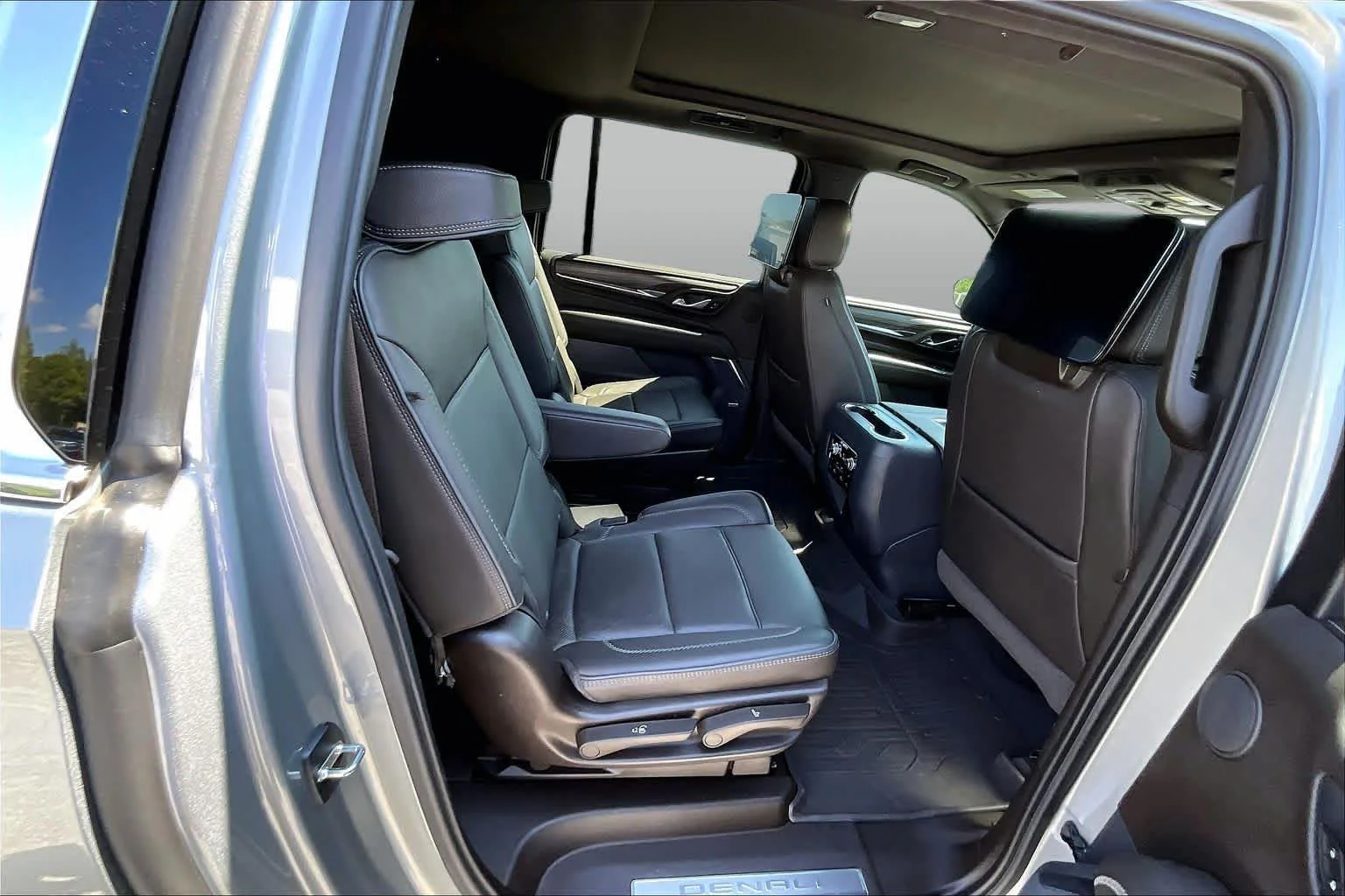 Used 2024 Sterling Metallic GMC Denali image 19