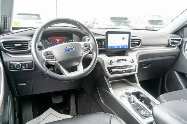 Used 2023 Silver Ford XLT image 12