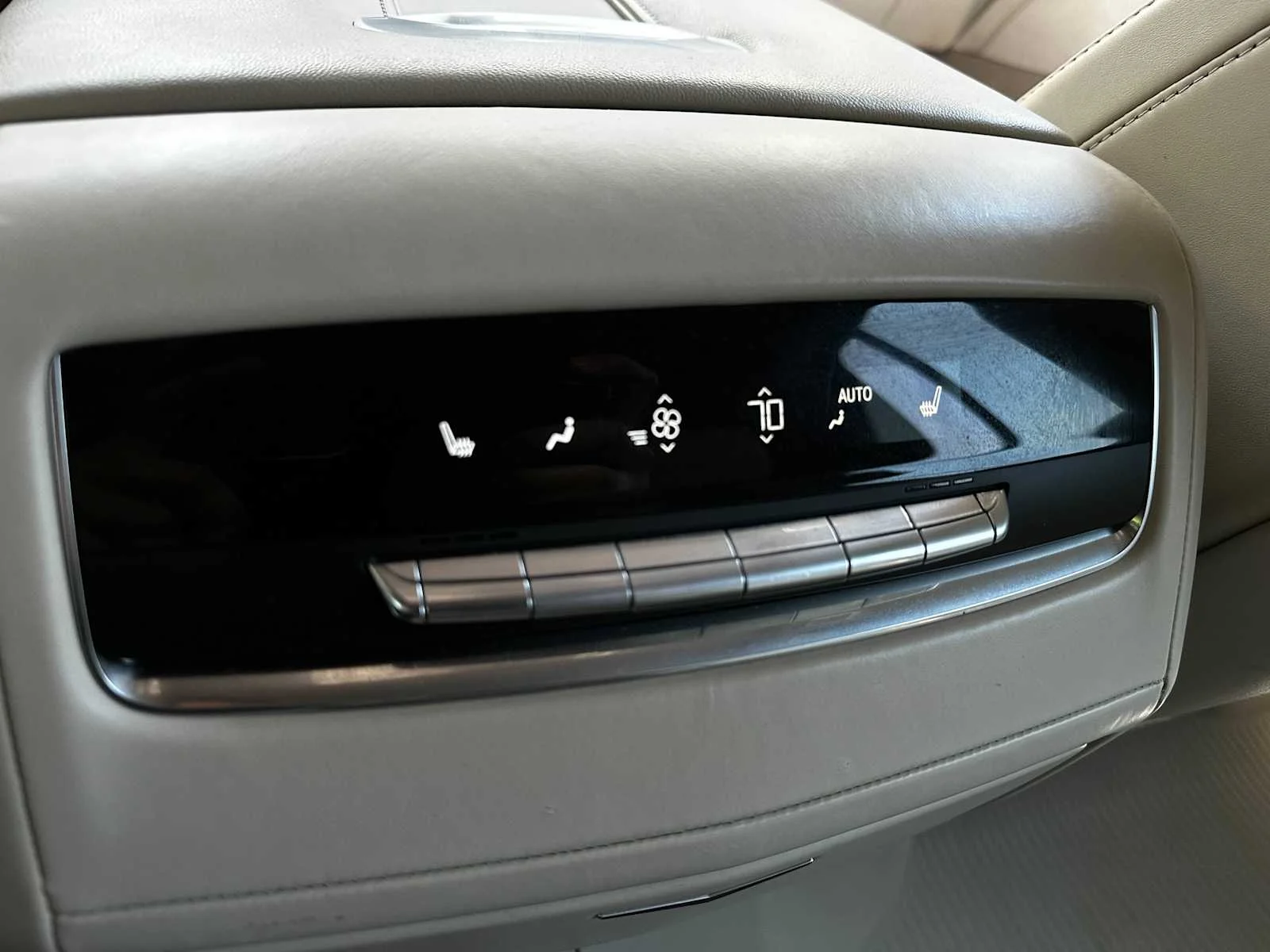 Used 2023 Crystal White Tricoat Cadillac Premium Luxury Platinum image 24