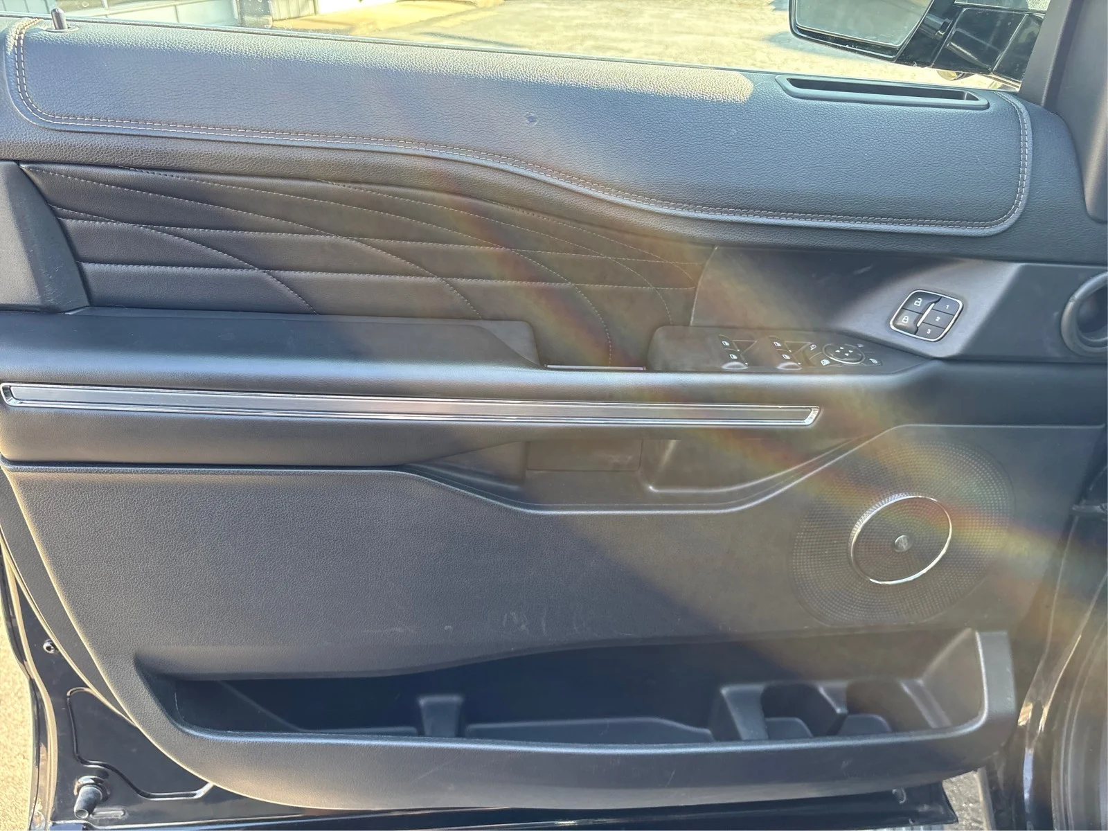 Used 2018 Black Ford Platinum image 19