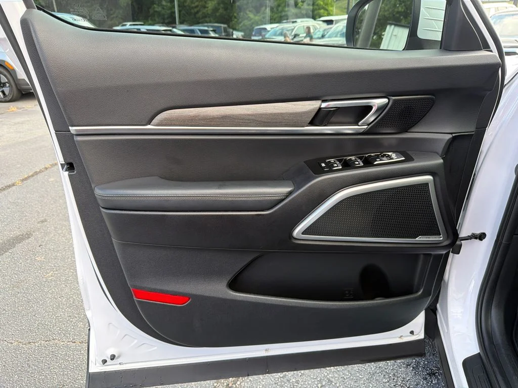 Used 2022 White Kia EX image 10