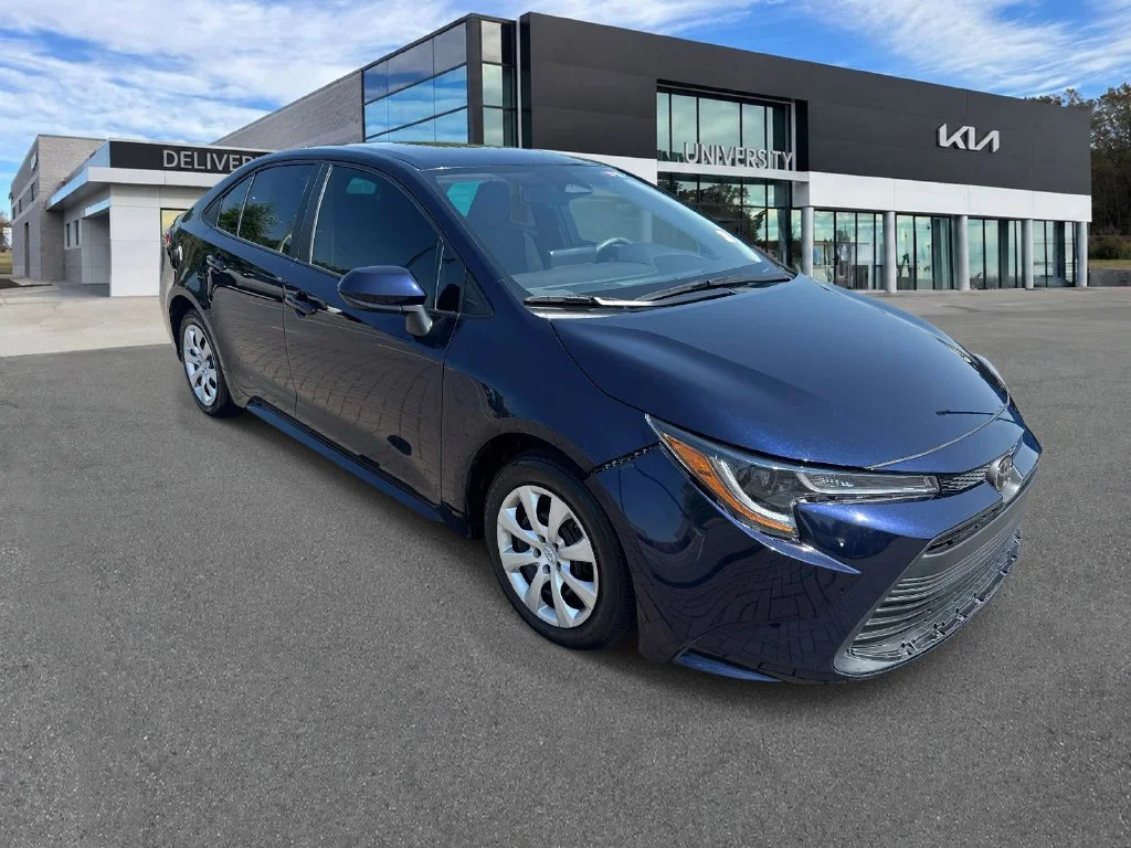 Used 2024  Toyota LE image 1