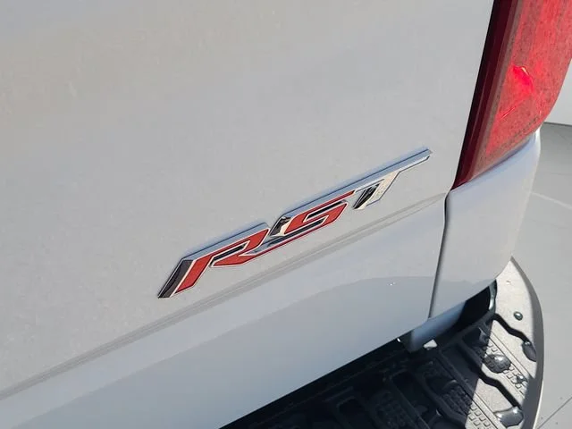 New 2026 Summit White Chevrolet RST image 32