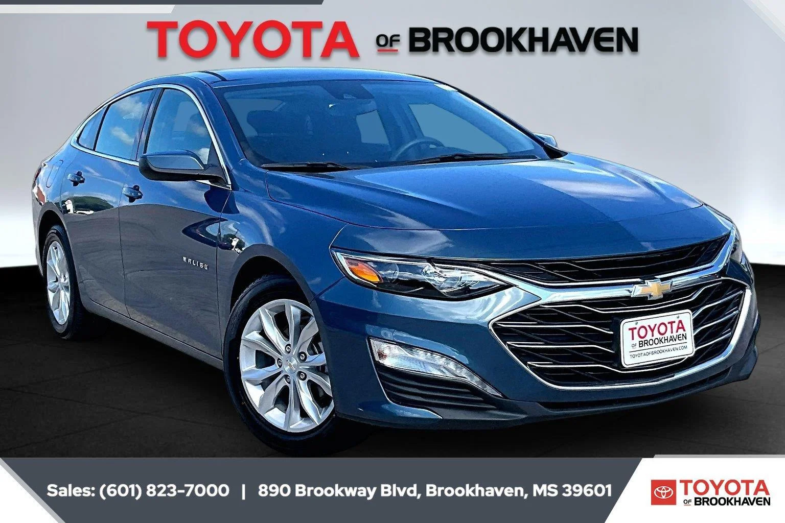 Used 2024 Lakeshore Blue Metallic Chevrolet LT image 1