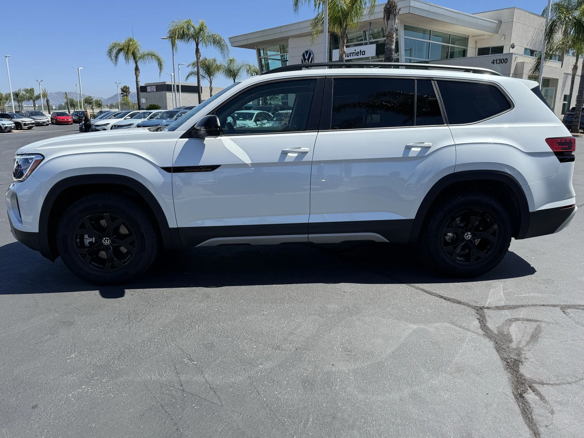 New 2026 Opal White Pearl Volkswagen 2.0T Peak Edition image 4