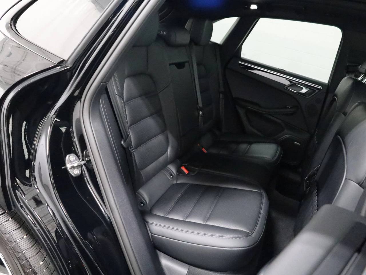 2026 Porsche Macan Base - Photo 37