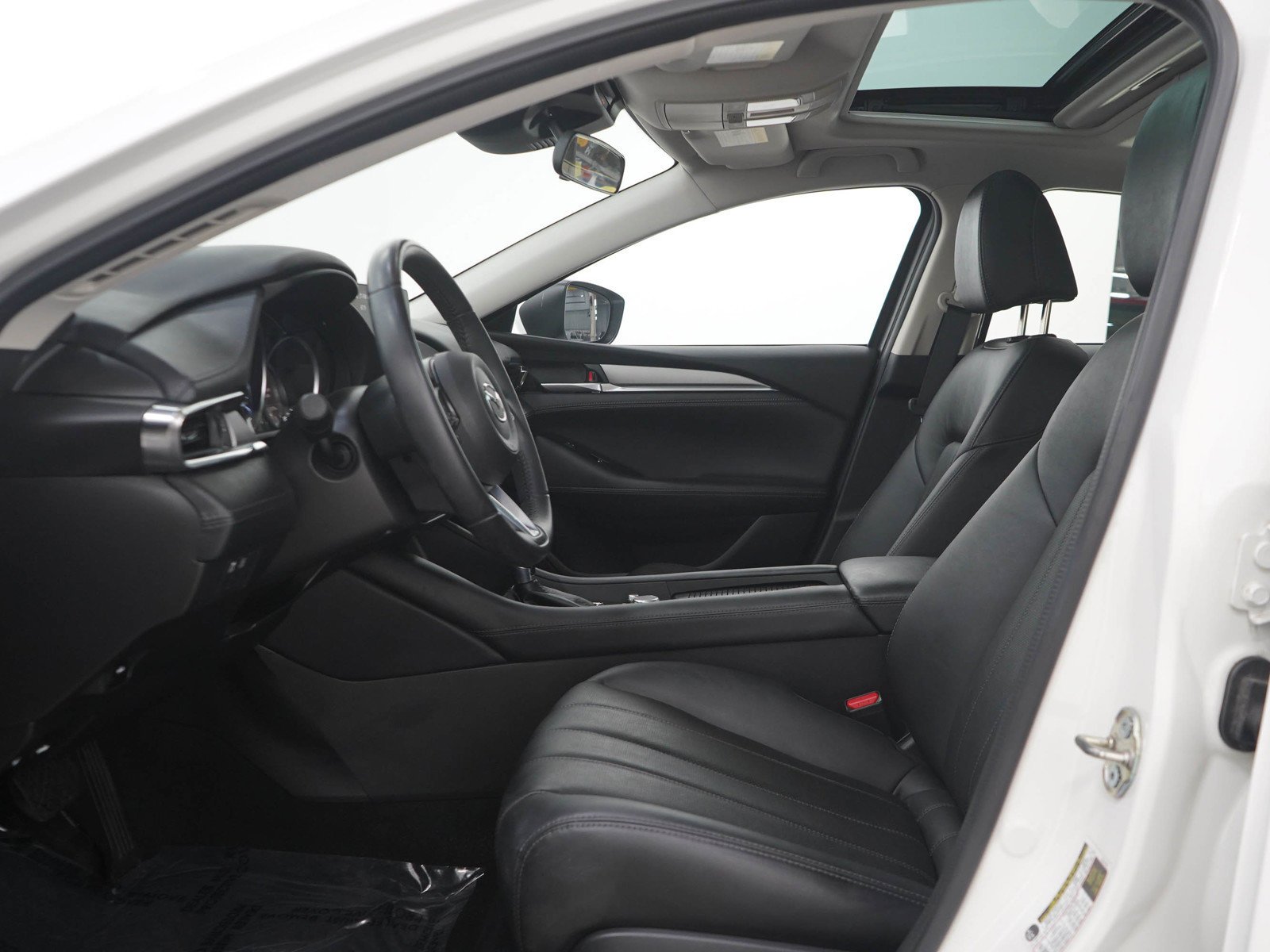 Used 2018 Snowflake White Pearl Mica Mazda Touring image 21