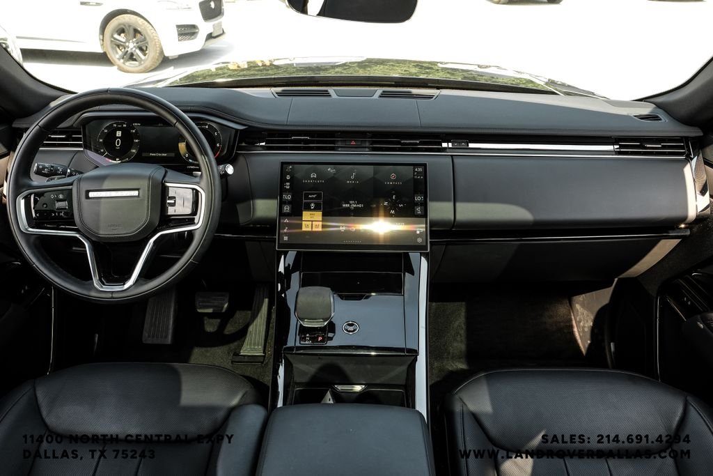 Used 2025 Santorini Black Metallic Land Rover SE image 15