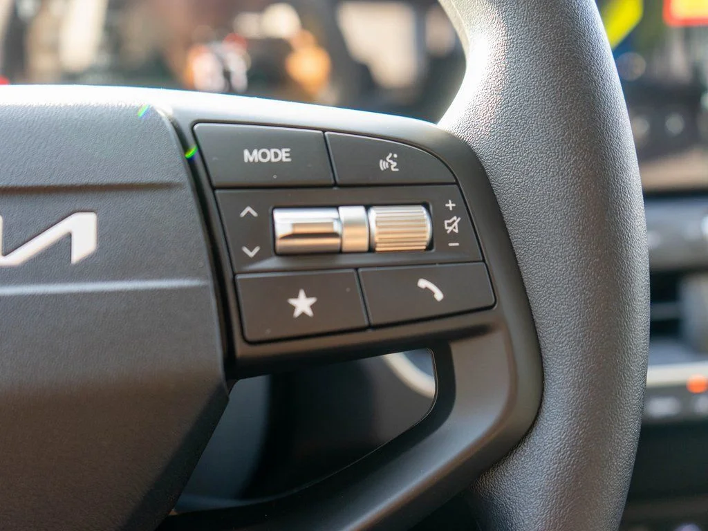 2025 Kia K4 LX - Photo 17