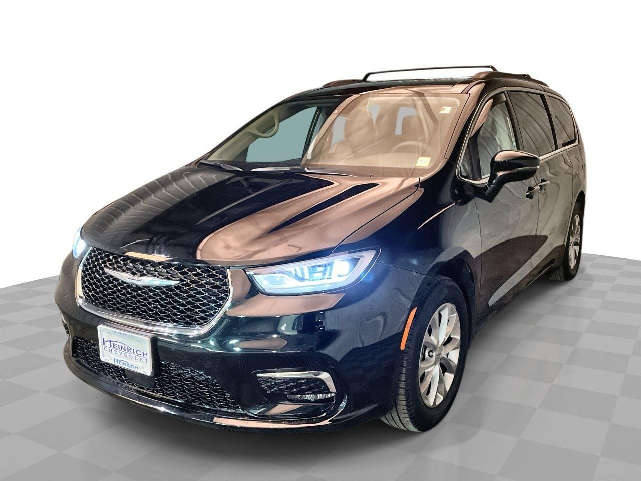 2024 Chrysler Pacifica Touring L AWD's photo