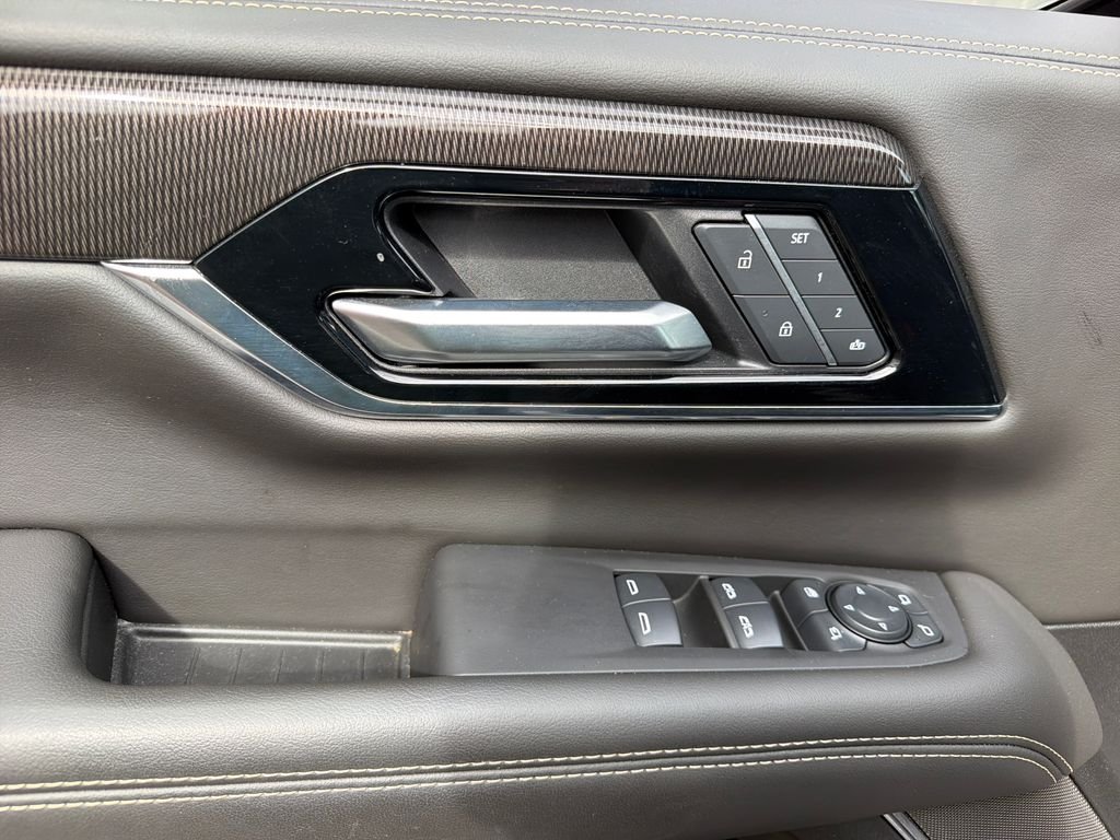 Used 2025 Sterling Metallic GMC Elevation image 11
