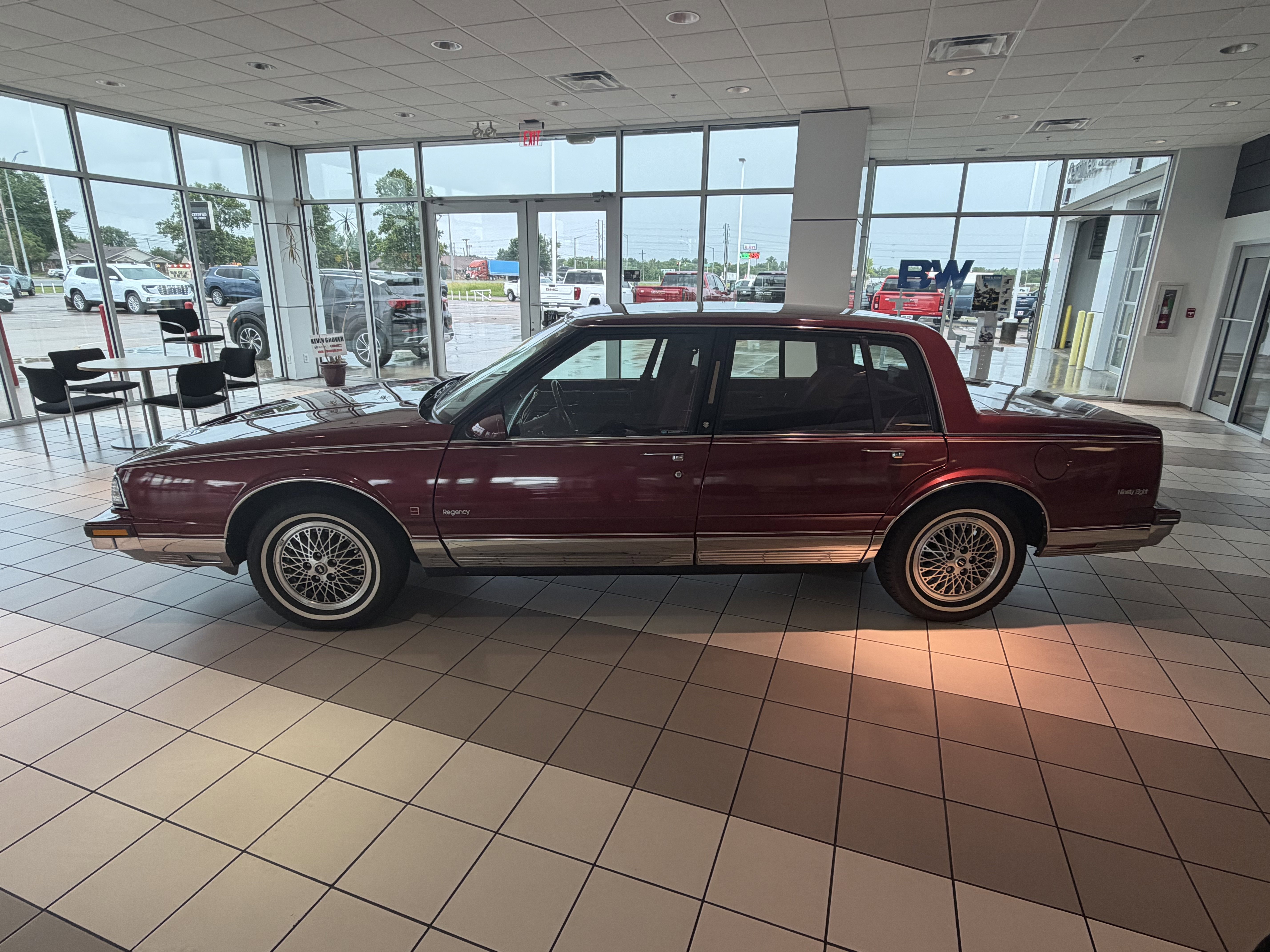 Used 1989 Burgandy Oldsmobile Regency Brougham image 3