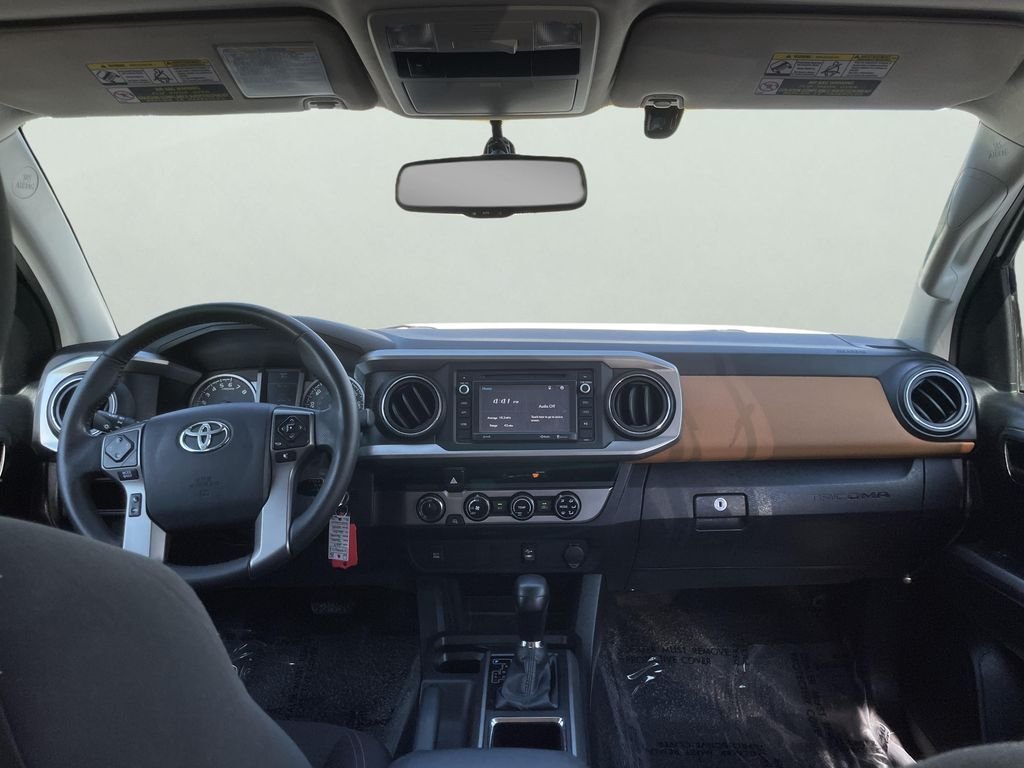 Used 2017 White Toyota SR5 image 18