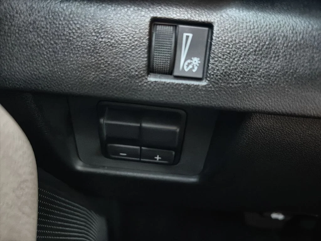 Used 2025 Silver GMC Denali image 18