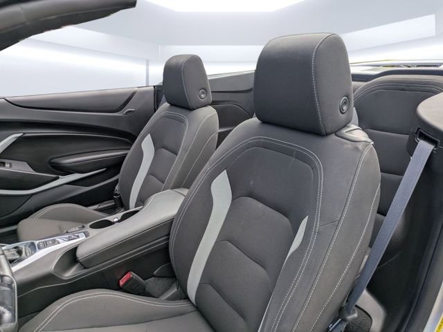 Used 2018 Silver Chevrolet 1LT image 17