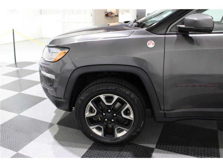 Used 2018 Granite Crystal Metallic Clearcoat Jeep Trailhawk image 9