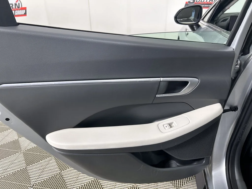 Used 2025 Silver Hyundai SEL image 16