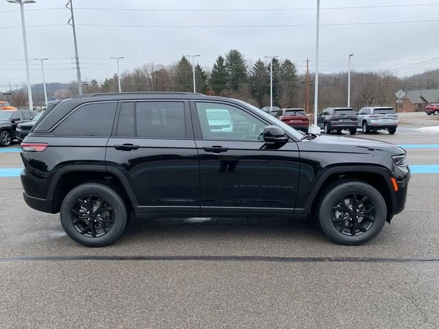 New 2026 Diamond Black Crystal Pearl-Coat Exterior Paint Jeep Altitude image 8