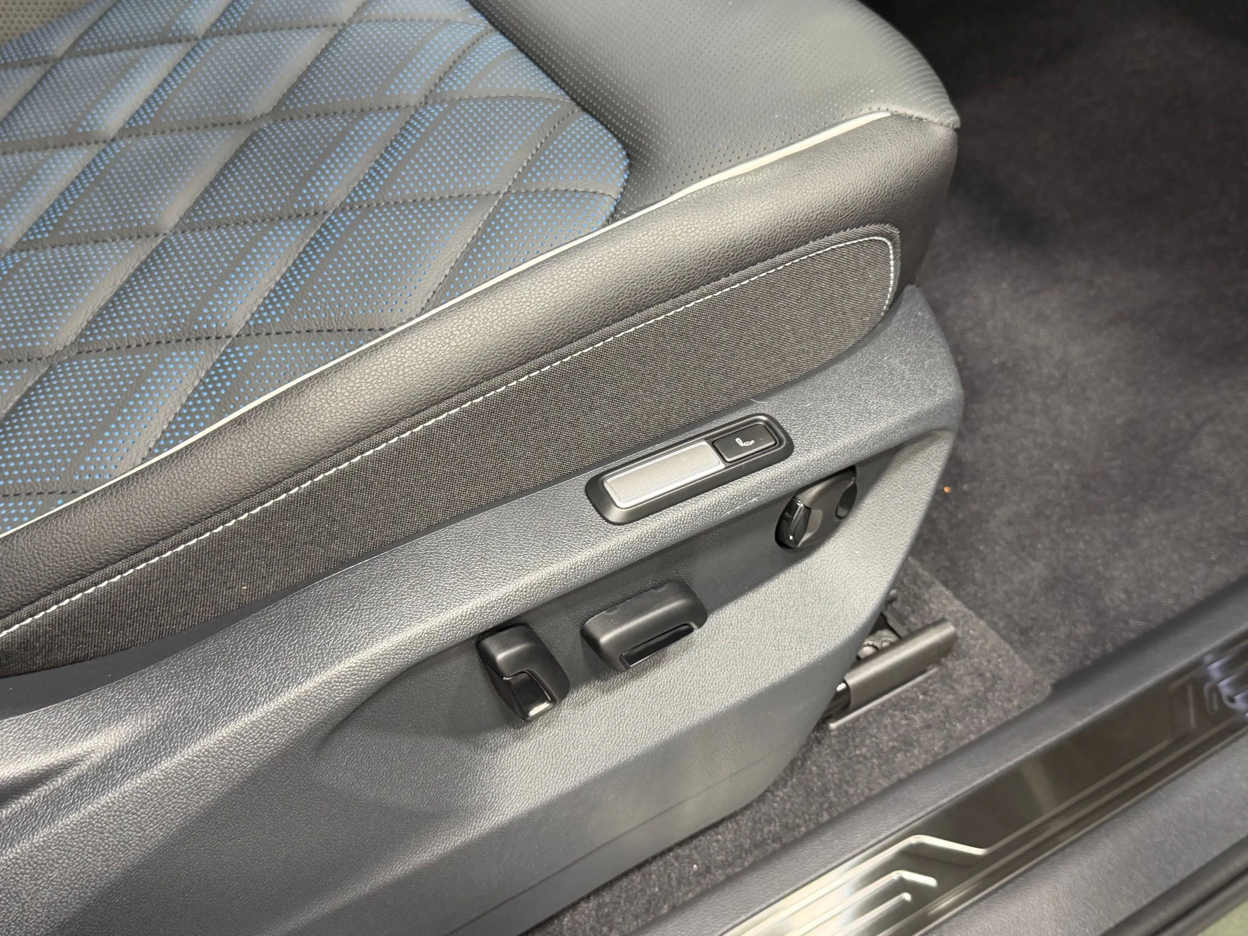 New 2026  Volkswagen 2.0T SEL Premium R-Line image 45