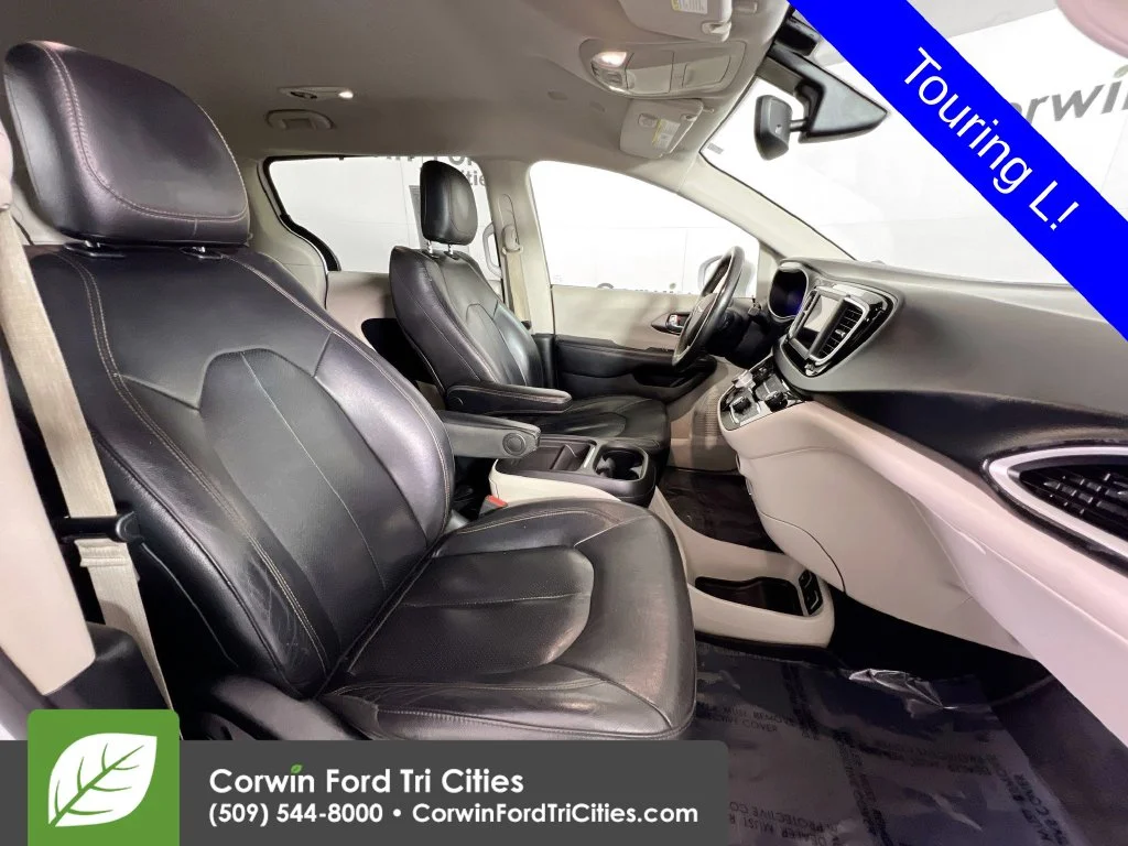 Used 2020 Bright White Clearcoat Chrysler Touring L image 18