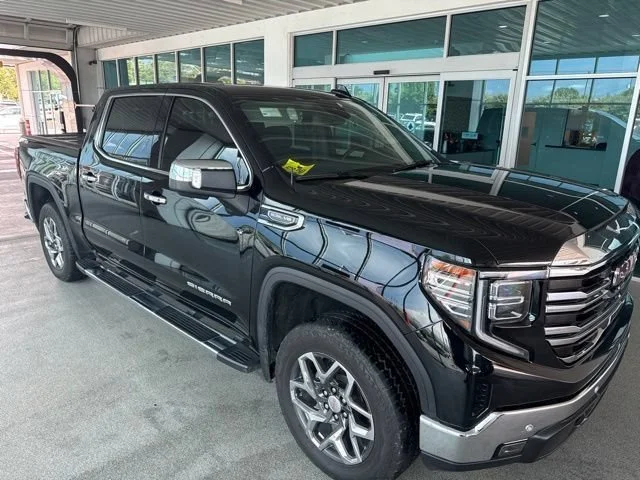 Used 2024 Onyx Black GMC SLT image 5