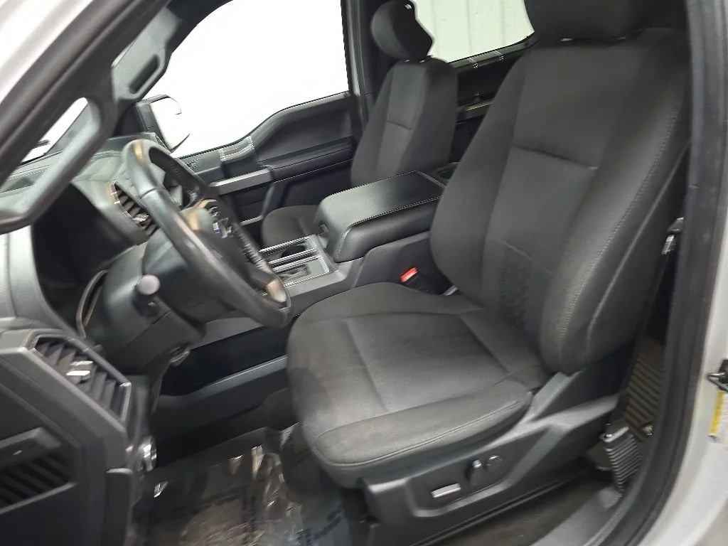 Used 2020 Wh Ford XL image 30