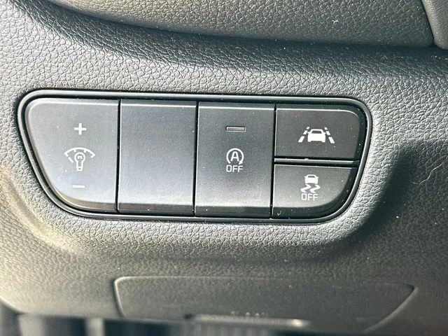 Used 2022 White Kia SX image 19