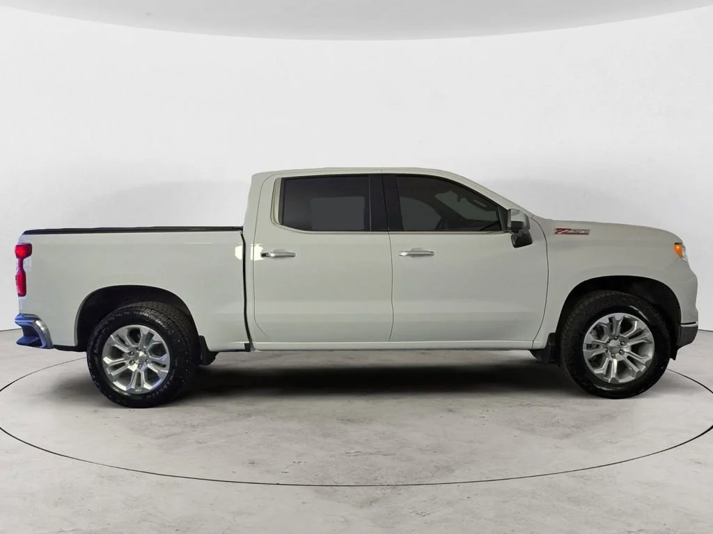 Used 2024 Summit White Chevrolet LTZ image 6
