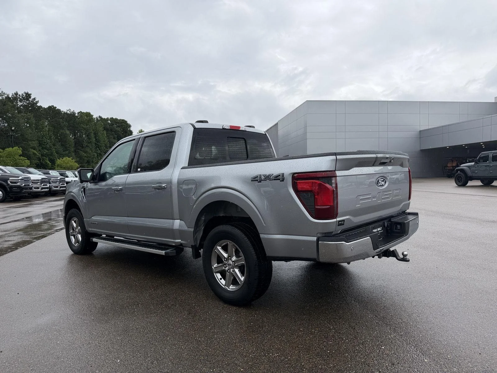 Used 2024 Iconic Silver Ford XLT image 4
