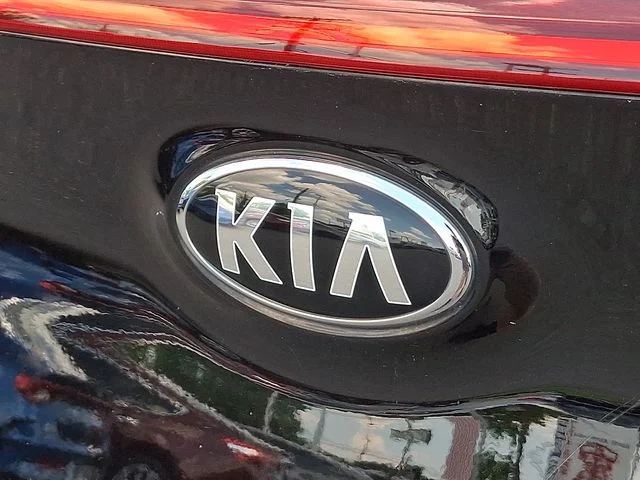 Used 2020 Red Kia LX image 31