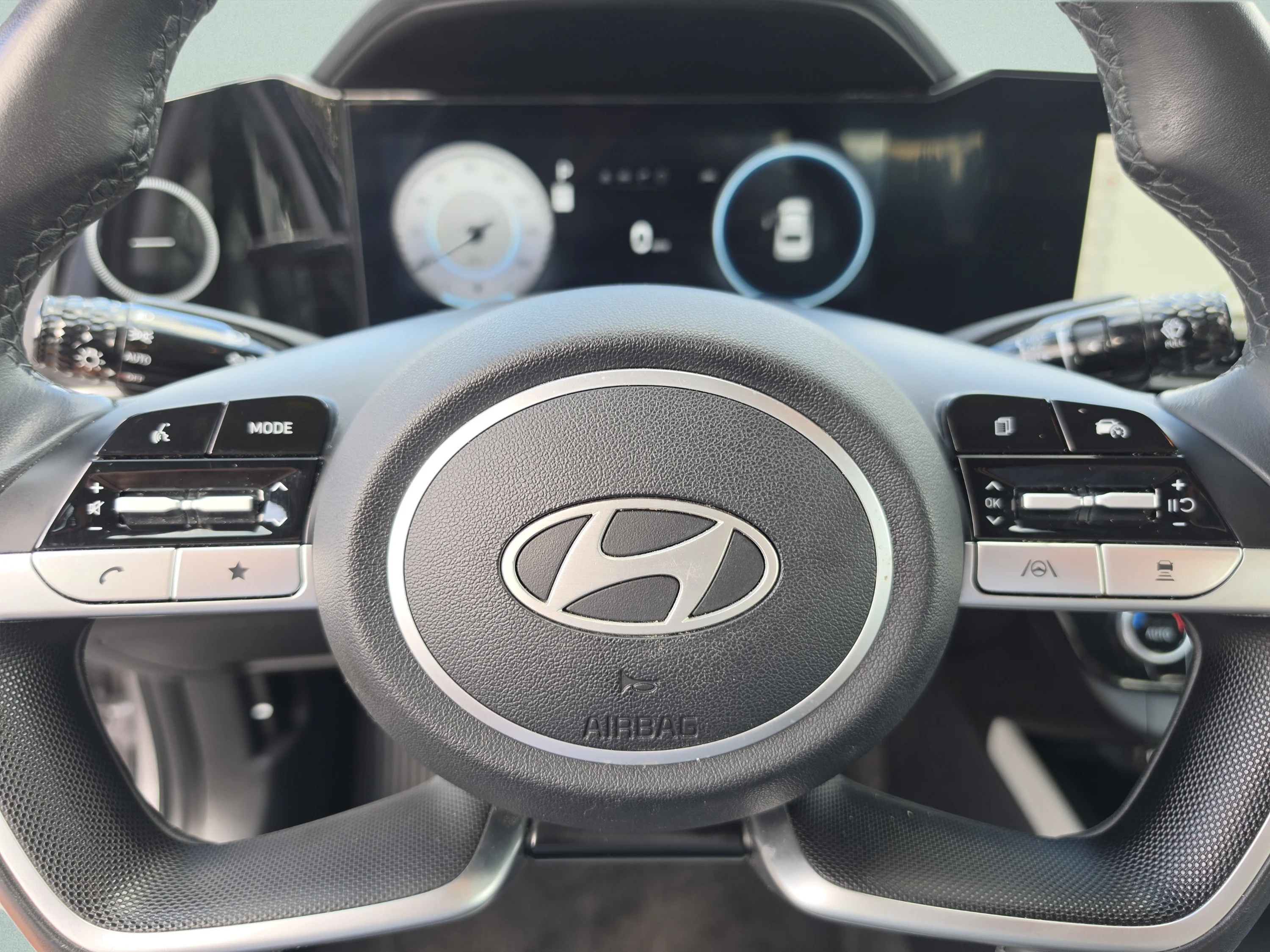 Used 2025 Fluid Metal Hyundai Limited image 33