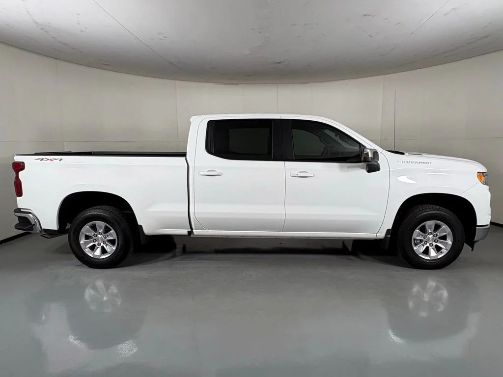 Used 2026 White Chevrolet LT image 9
