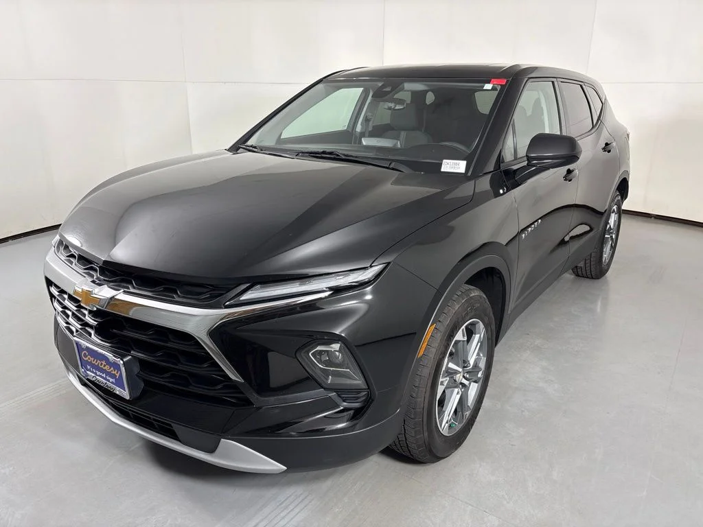 Used 2025 Black Chevrolet LT image 4
