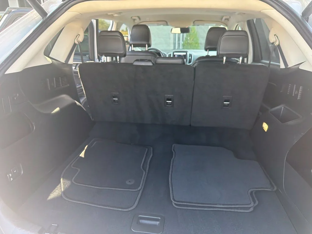 Used 2023 Oxford White Ford SEL image 12