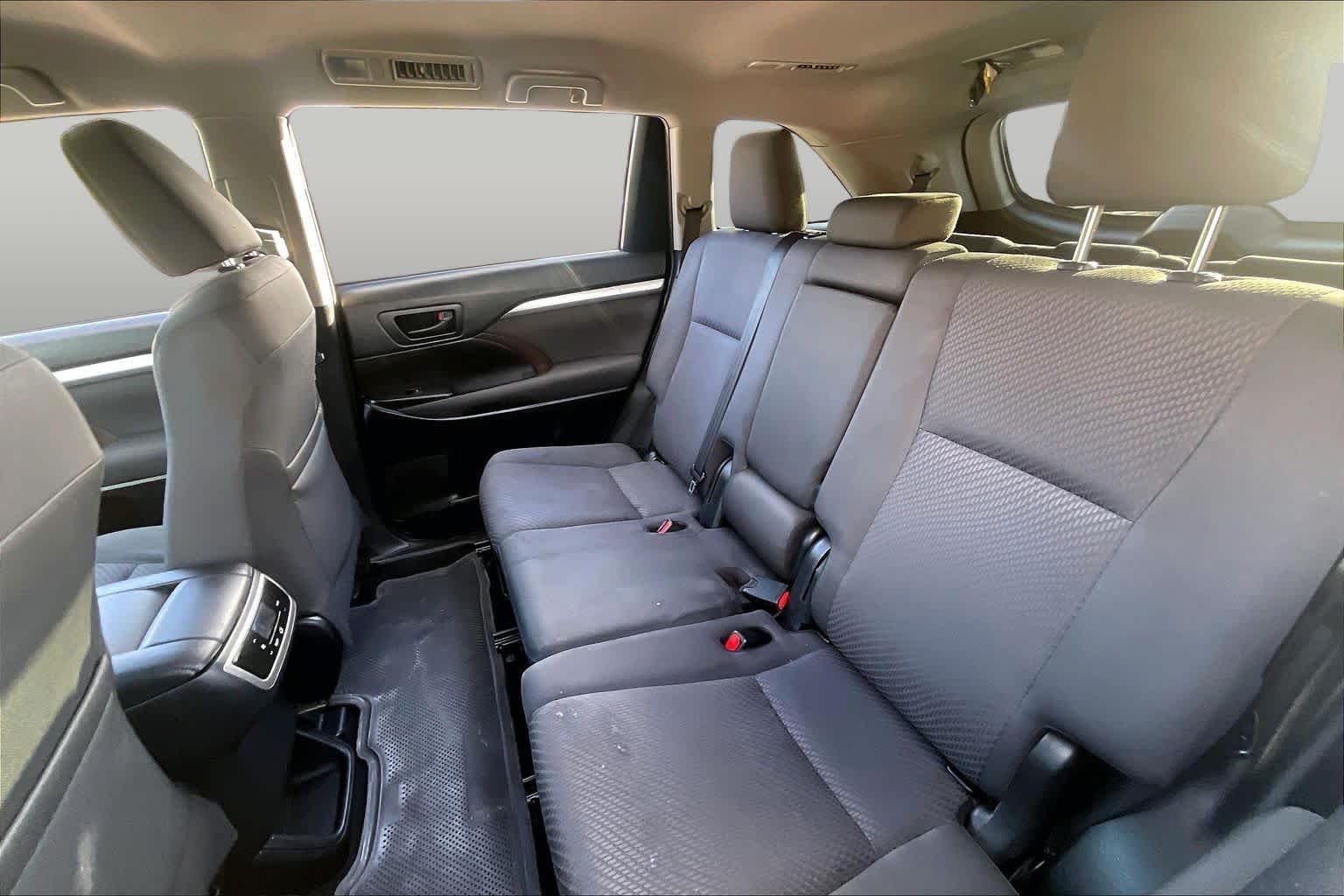 Used 2019 Midnight Black Metallic Toyota LE image 20