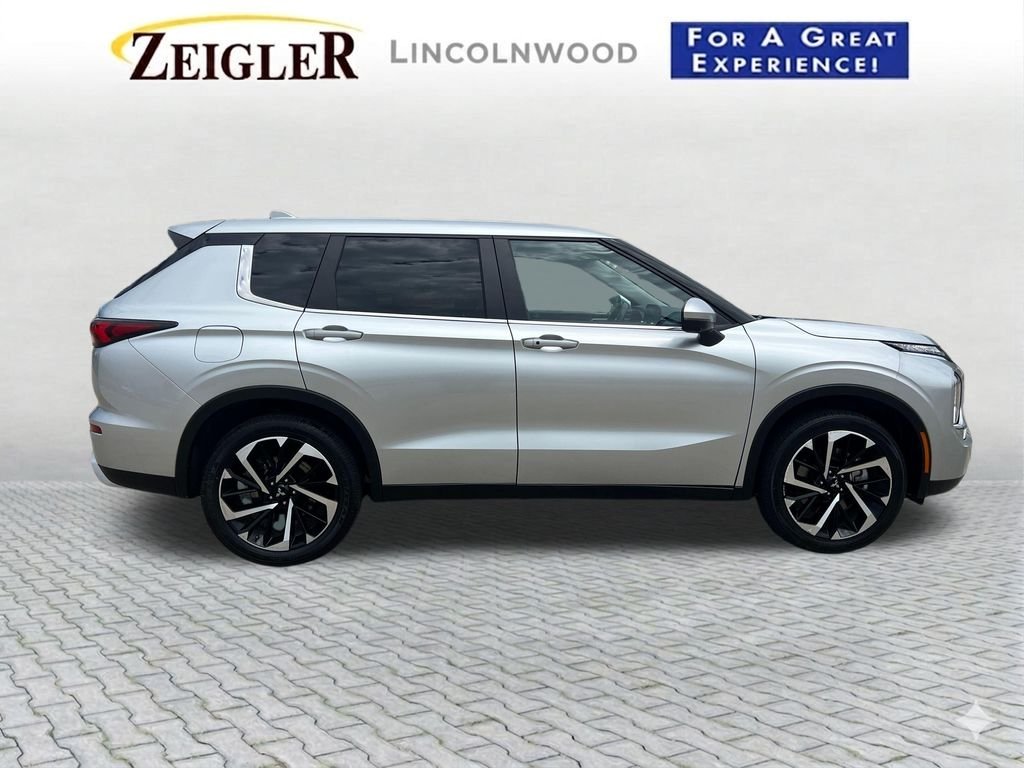 Used 2024  Mitsubishi SE image 8
