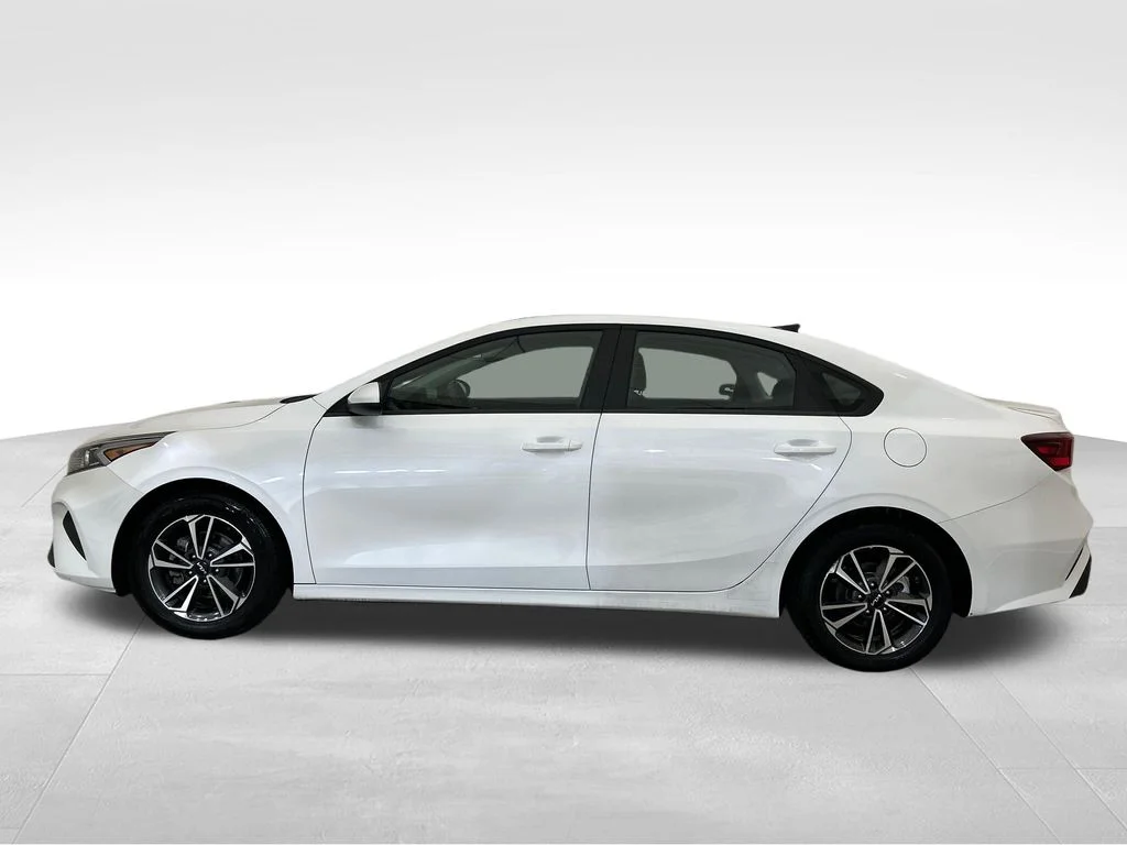 Used 2024 White Kia LXS image 2
