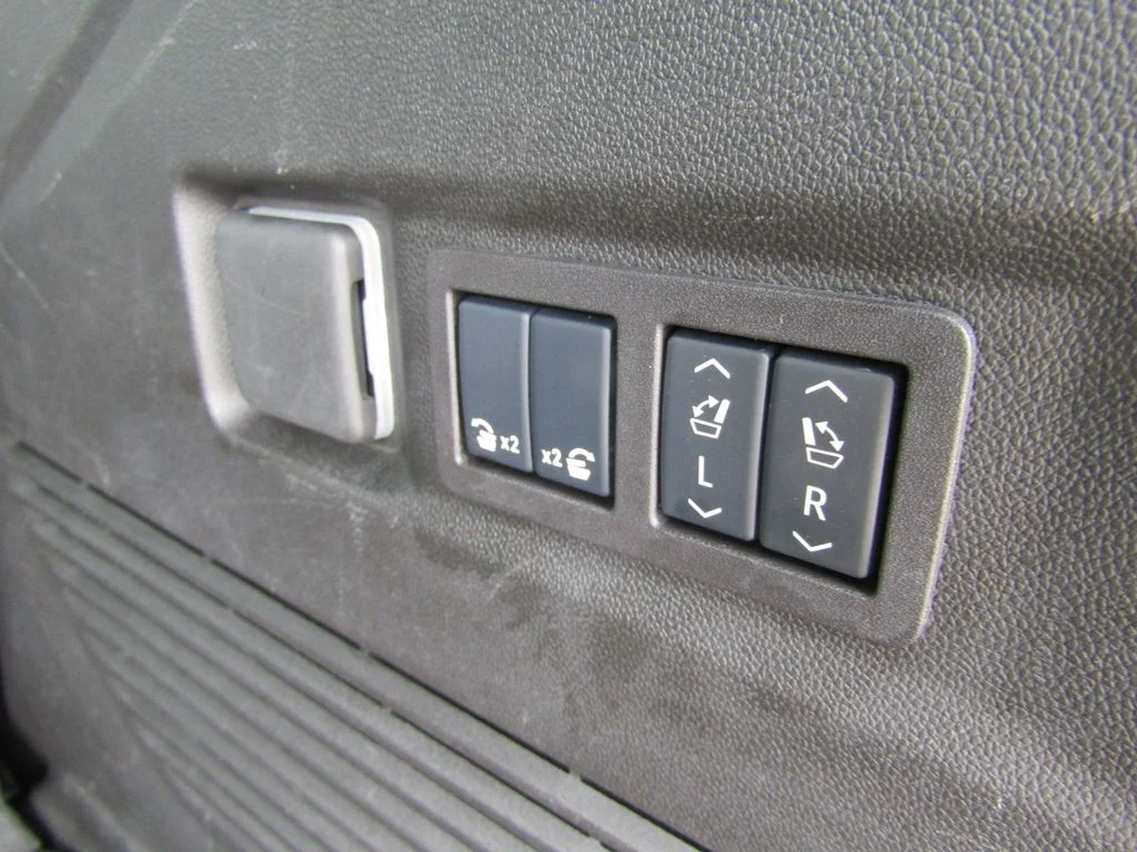 Used 2025 Summit White GMC Denali image 39