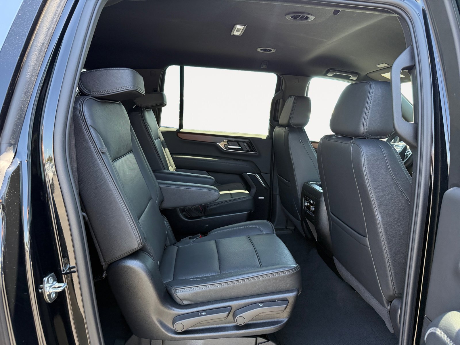 Used 2025 Onyx Black GMC Denali image 18