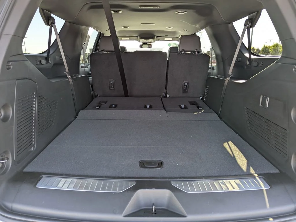 2023 Chevrolet Suburban RST - Photo 37