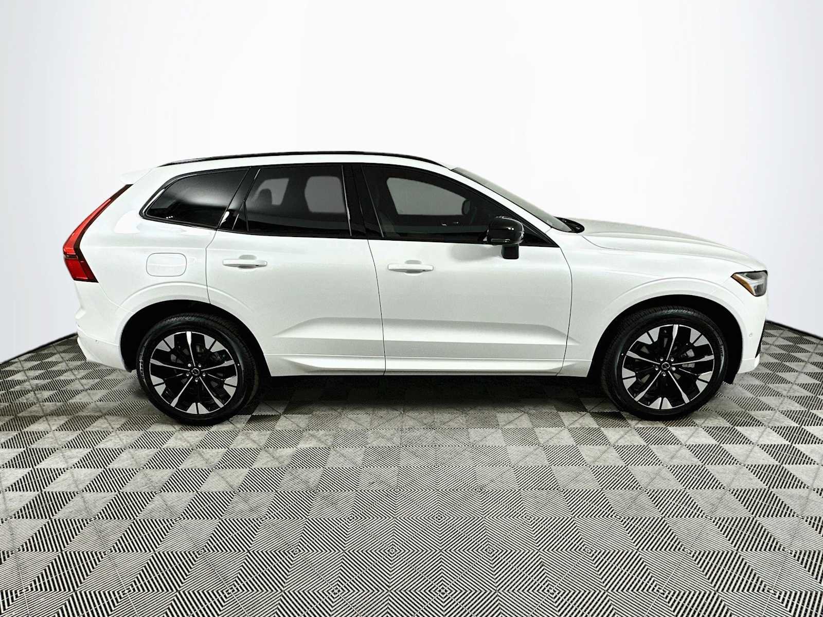 New 2026 Crystal White Volvo Plus image 8