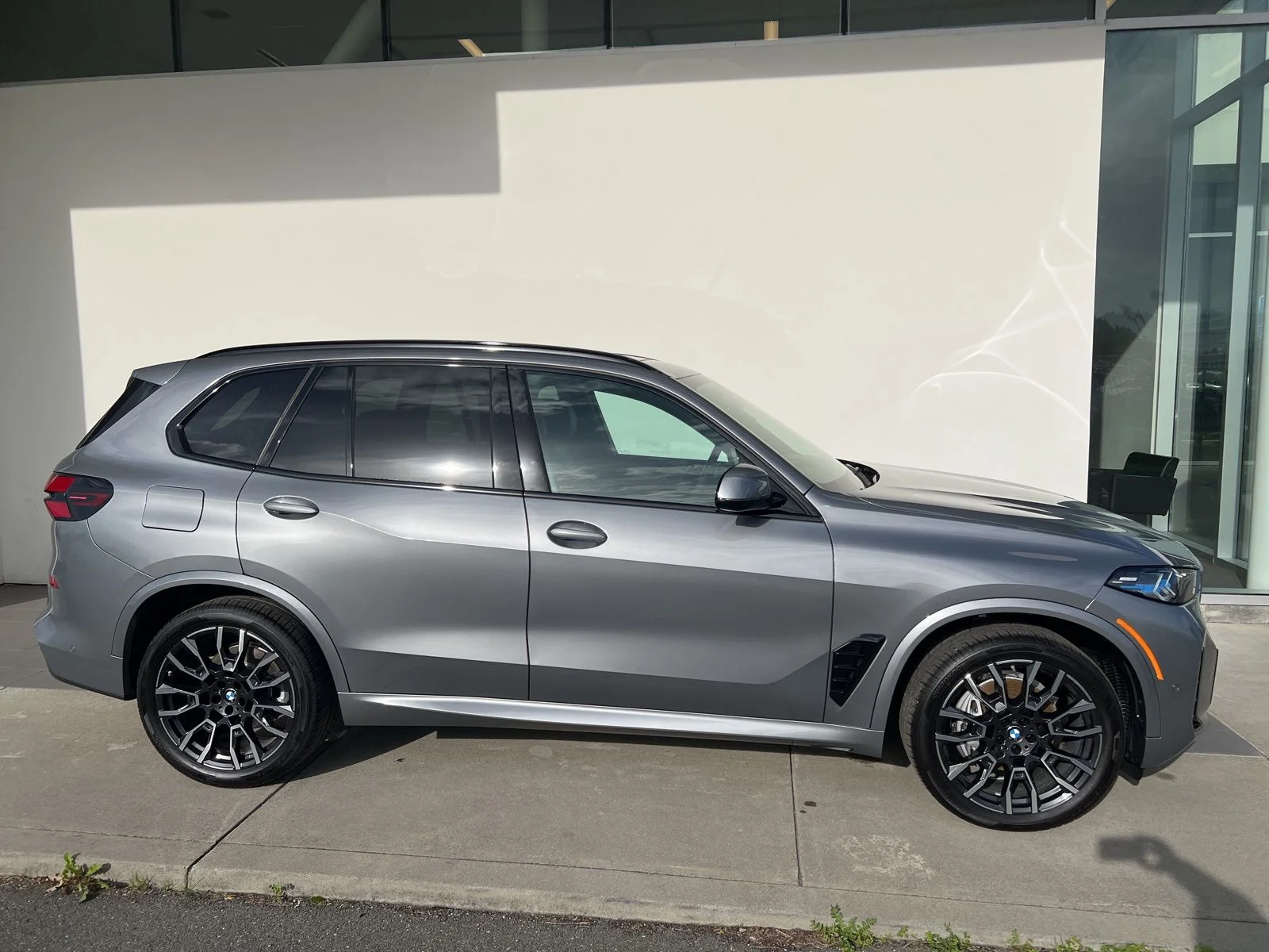 New 2026 Skyscraper Grey Metallic BMW xDrive40i image 3