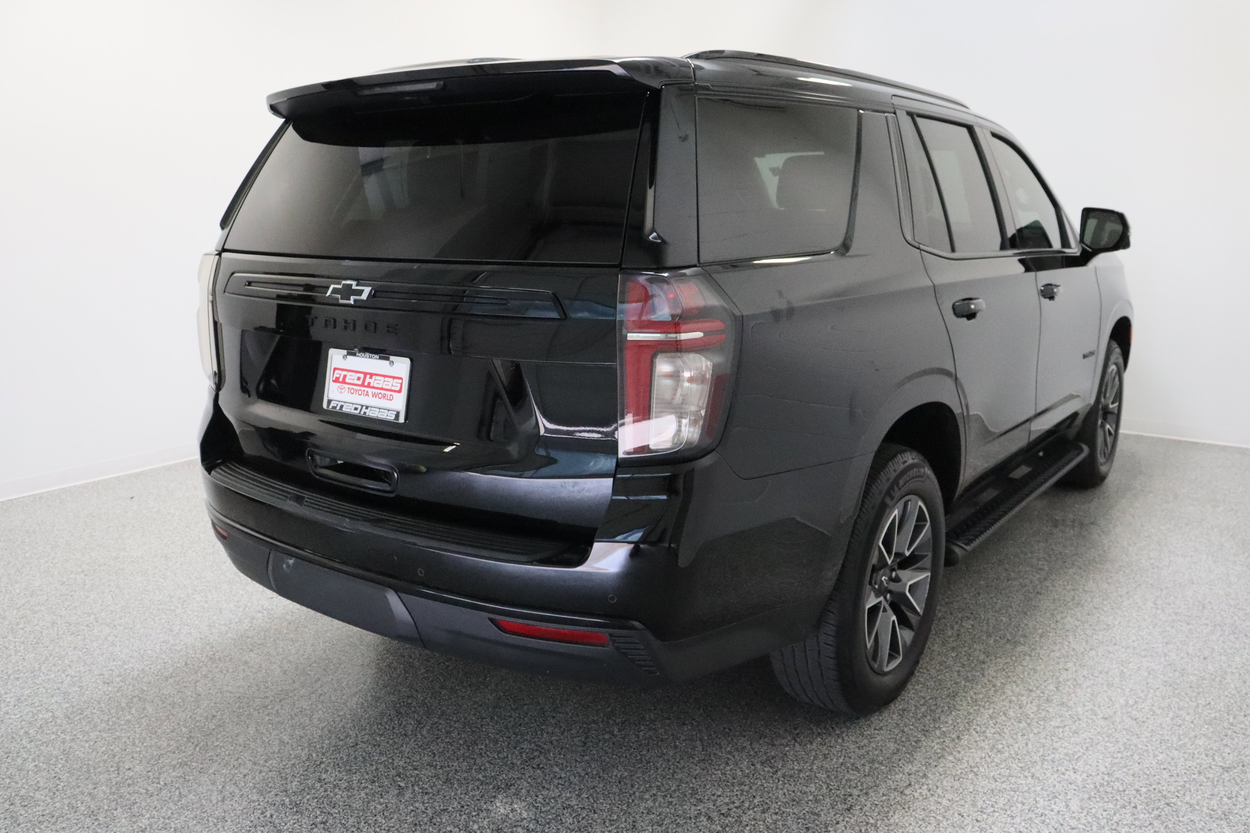 Used 2024 Black Chevrolet Z71 5.3L image 7