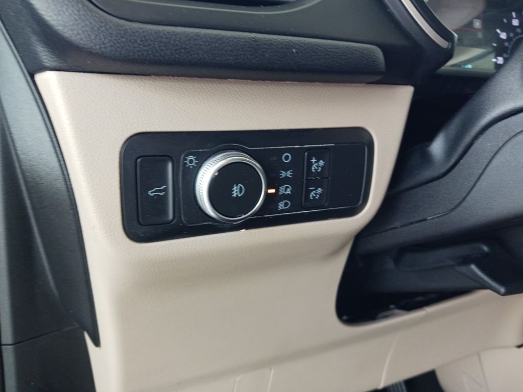 Used 2020 Gold Ford SEL image 34