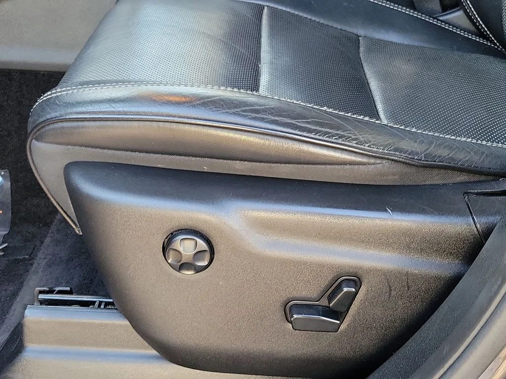 Used 2015 Gray Jeep Overland image 12